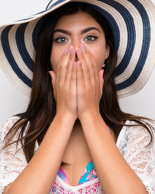 This girl’s mom turned her beach day into a major Insta blunder!