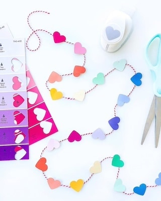 The cutest DIY Valentine’s Day room decor